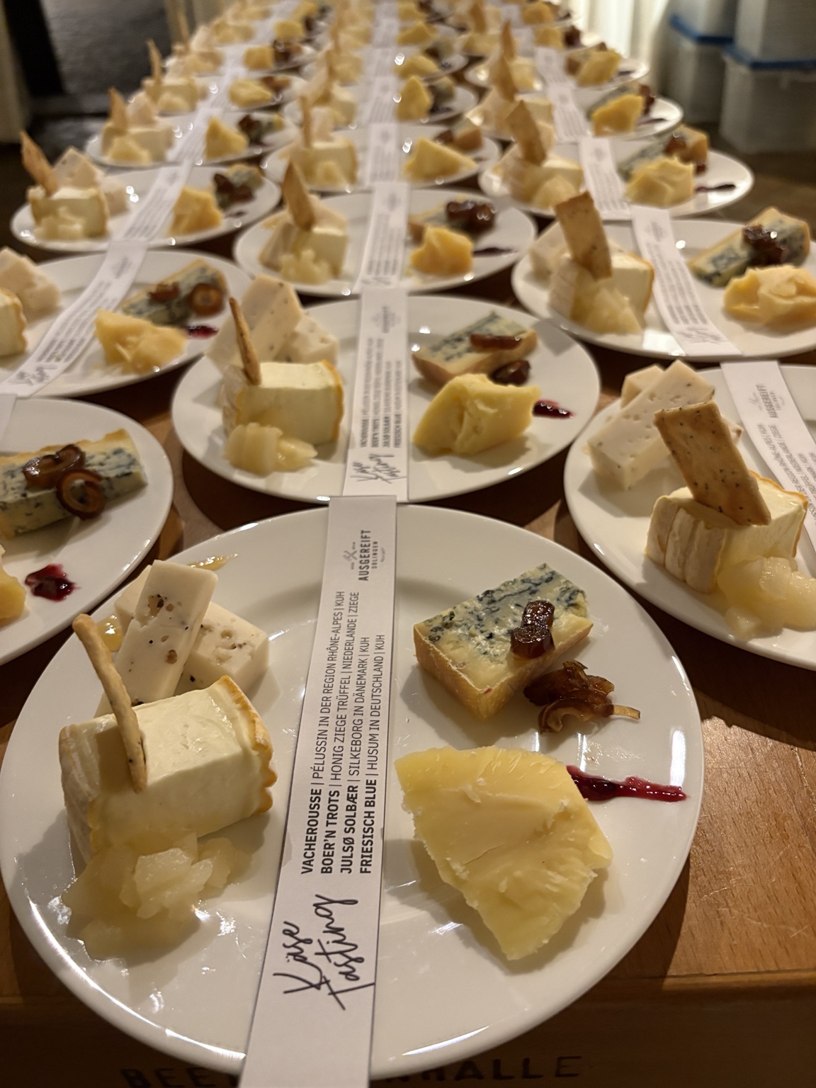 Vorbereitete Käseteller für Cheese & Wine